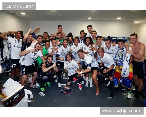 如何通过P图技术打造与足球男球星合影的真实效果技巧解析