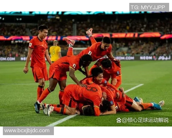 平板足球球星风采壁纸展示精彩瞬间，领略球场魅力与运动激情