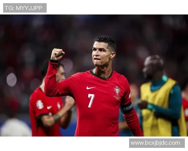 足球巨星风采与传奇：从球场英雄到全球偶像的崛起与影响